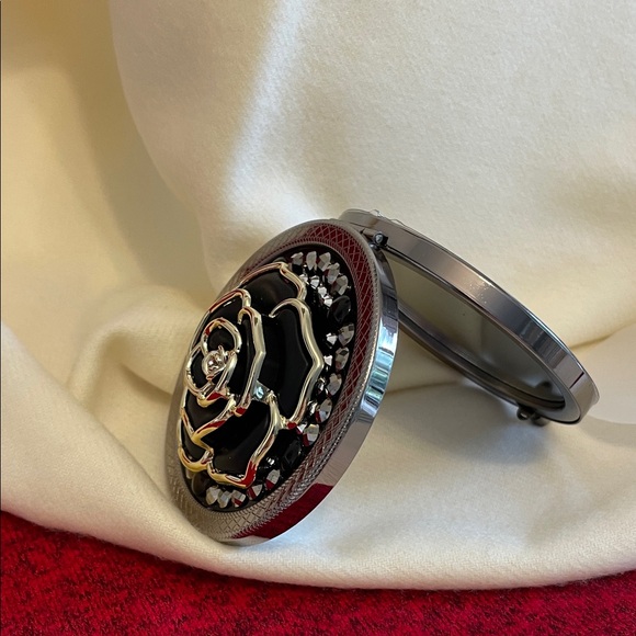 Compact Mirror - Picture 5 of 6